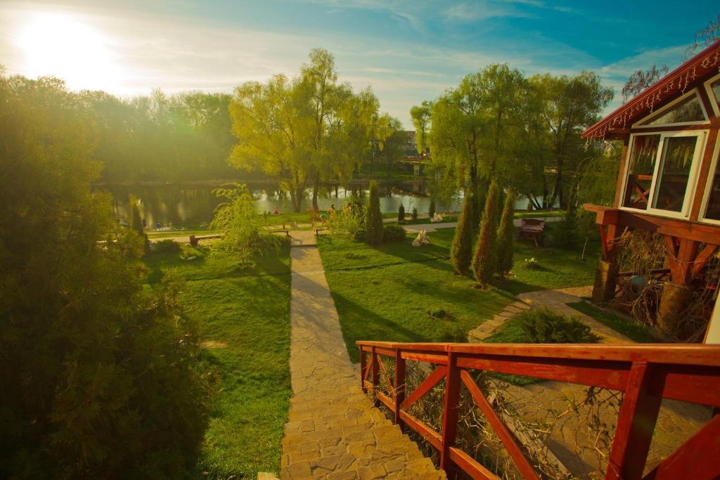 Zdybanka Hotel Sumy Exterior photo